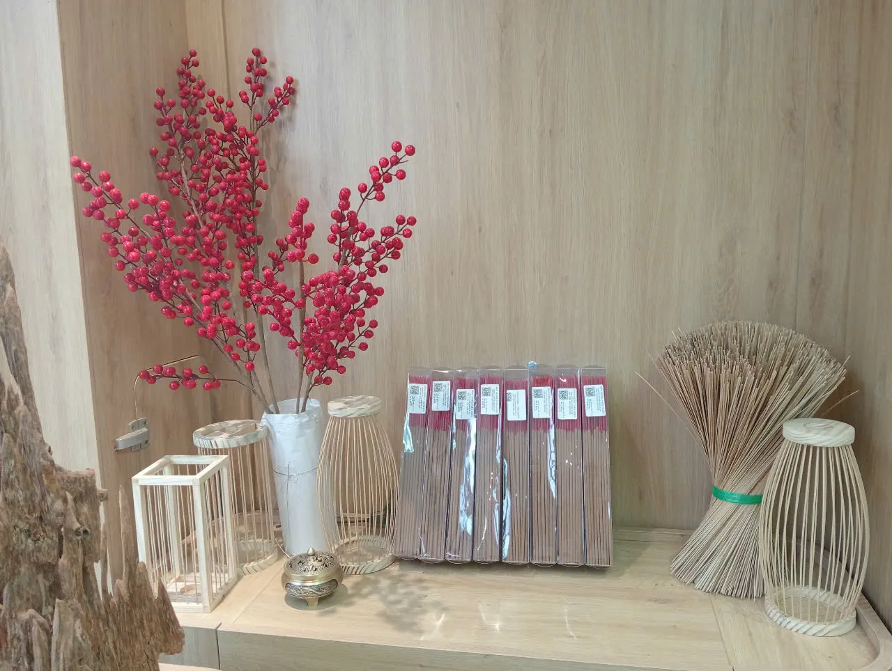 [200g Box] Natural Agarwood Incense Sticks – Premium Vietnamese Oud Incense (30–40 cm, Wholesale Grade)